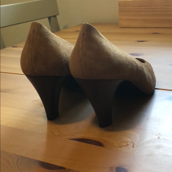 Ralph Lauren Brown Suede Pumps - Picture 4 of 7